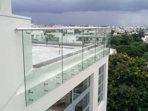 Frameless glass railing at Green House, Hyderabad